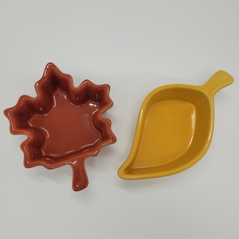 Chantal Leaf Bakeware Tabletop Decor Set Of 2 Leaves Yellow Rust Fall Autumn